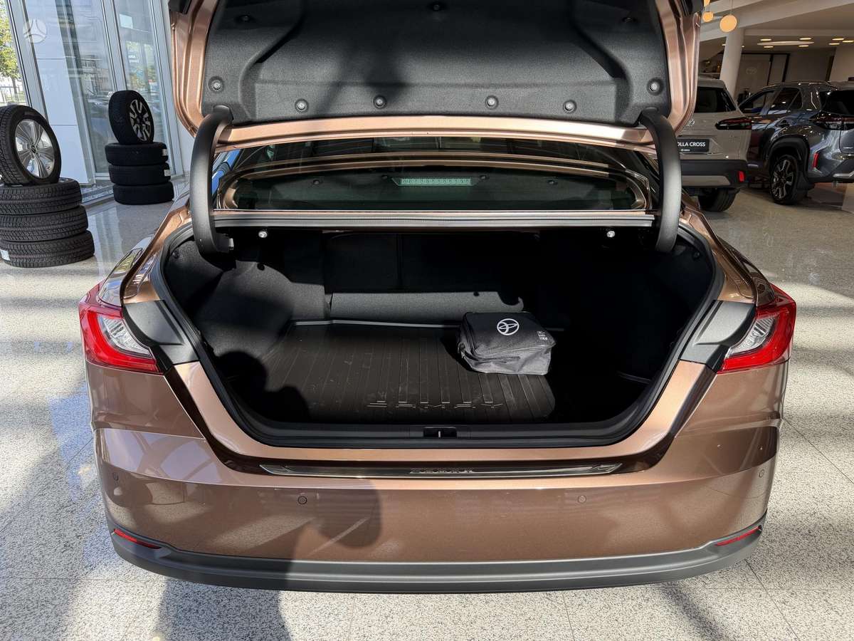 Toyota Camry - 5