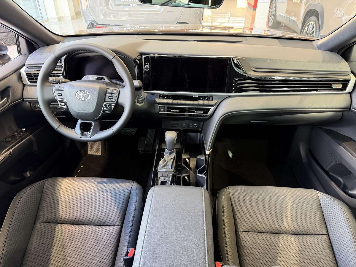 Toyota Camry - 10