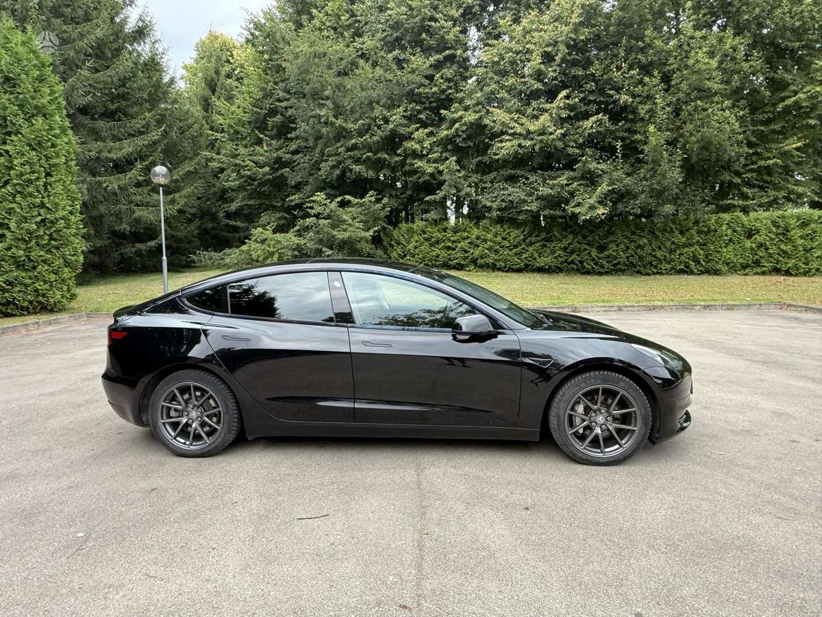 Tesla Model 3, 54 kWh, hatchback