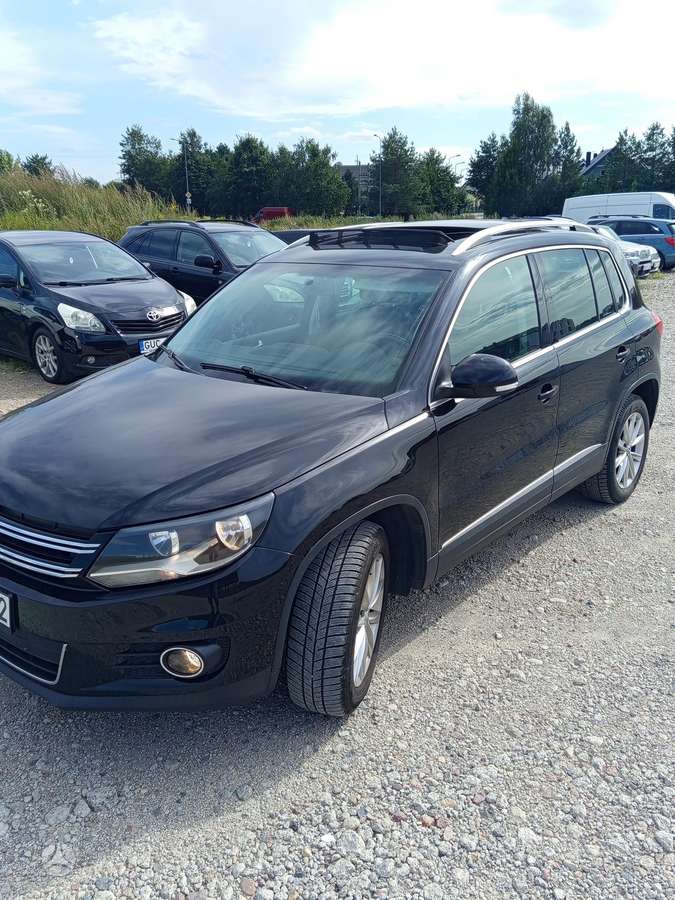 Volkswagen Tiguan - 1