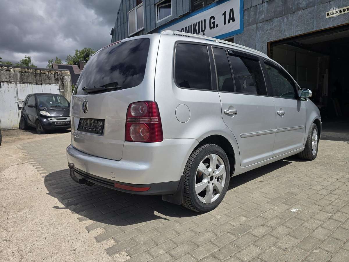Volkswagen Touran - 3