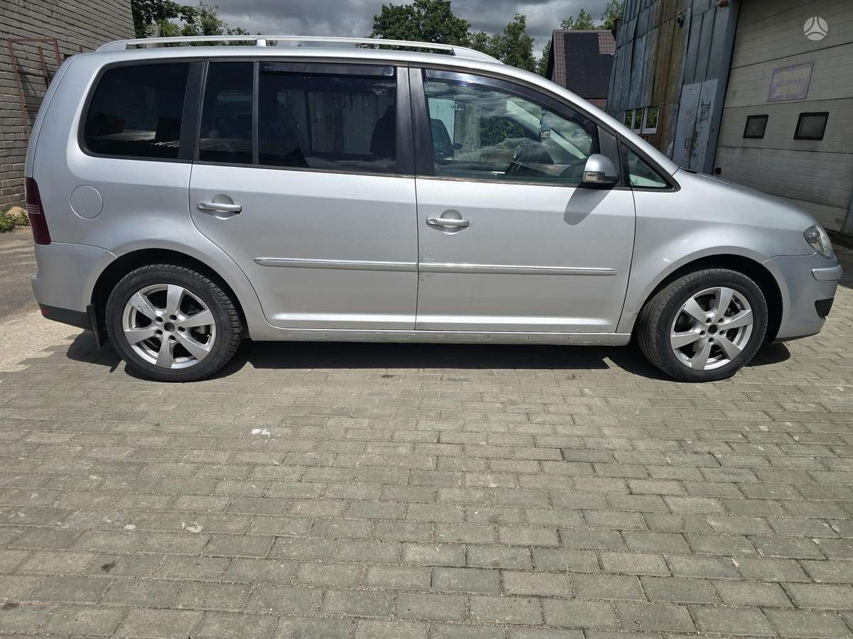 Volkswagen Touran - 4