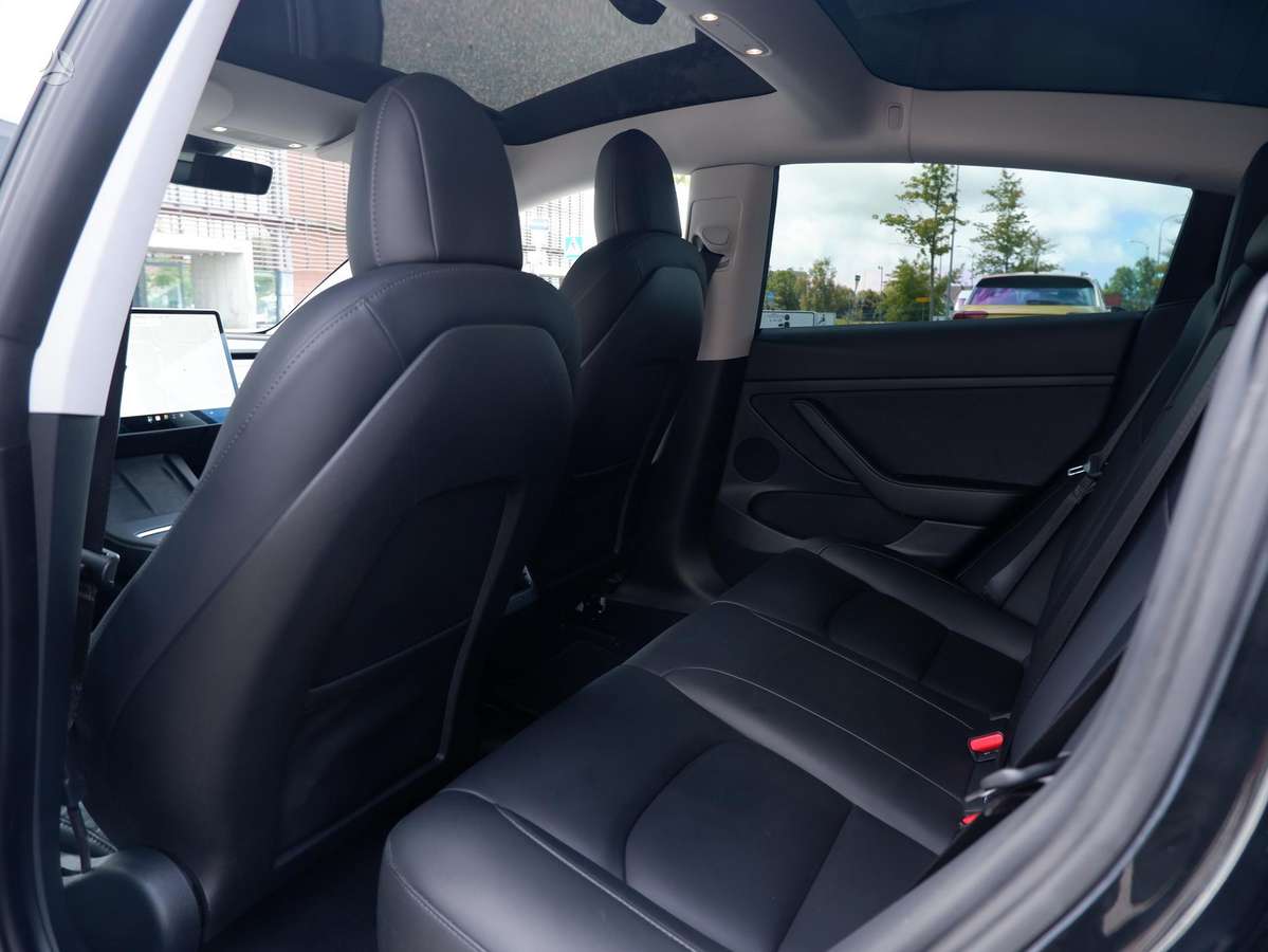 Tesla Model 3, 60 кВт·ч, Седан