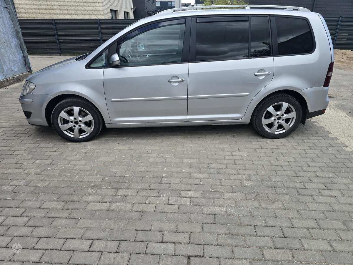 Volkswagen Touran - 8
