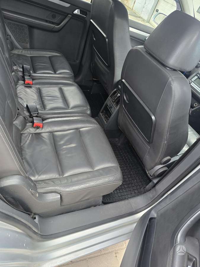 Volkswagen Touran - 11
