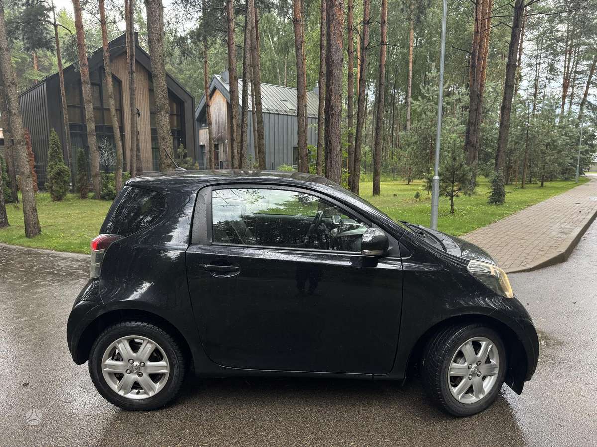Toyota iQ - 3