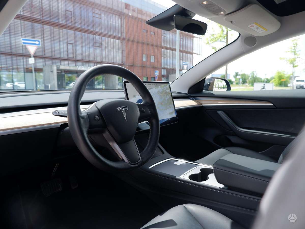 Tesla Model 3, 60 кВт·ч, Седан