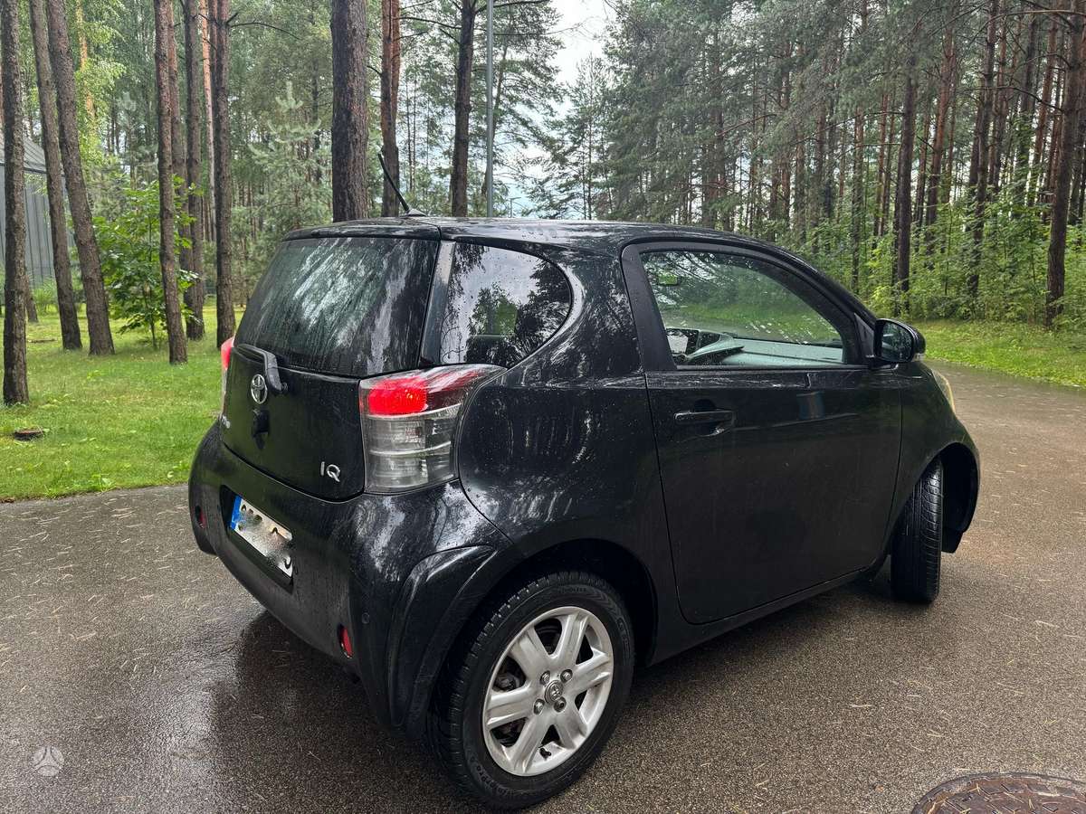 Toyota iQ - 4