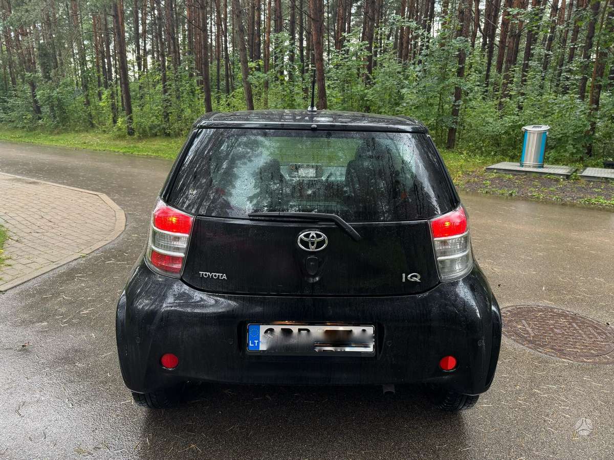 Toyota iQ - 5