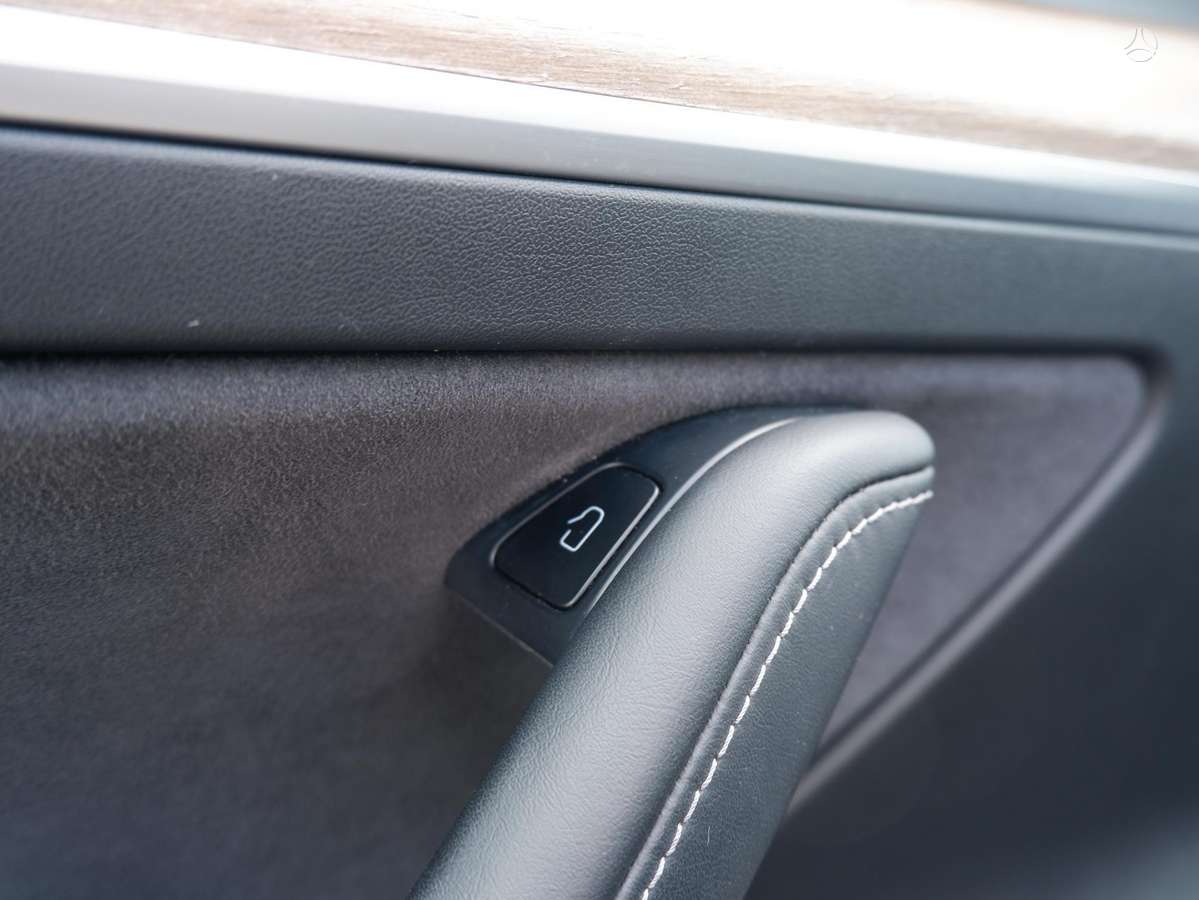 Tesla Model 3, 60 кВт·ч, Седан