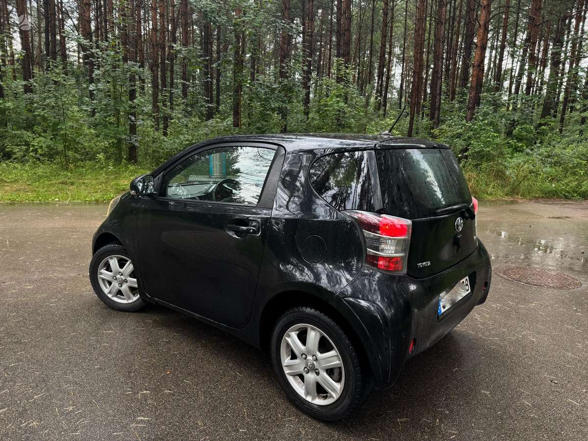 Toyota iQ - 6