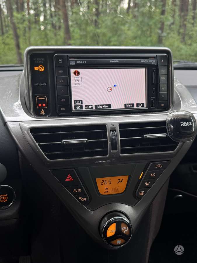 Toyota iQ - 9