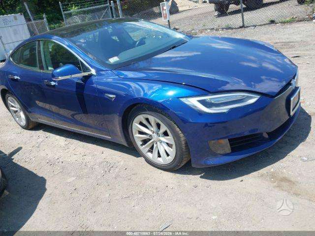 Tesla Model S, Седан