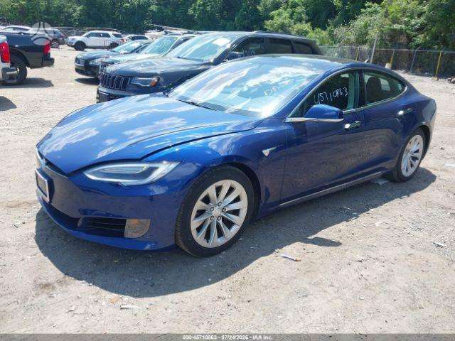 Tesla Model S, Седан