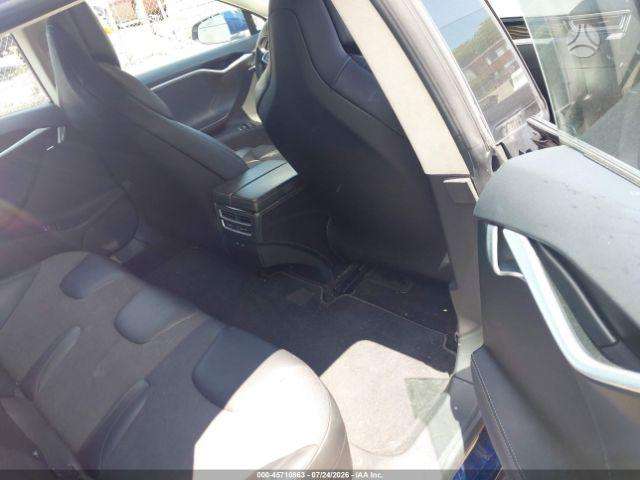 Tesla Model S, Седан