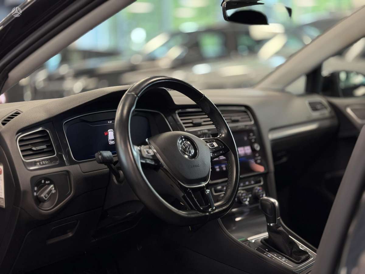 Volkswagen Golf - 12