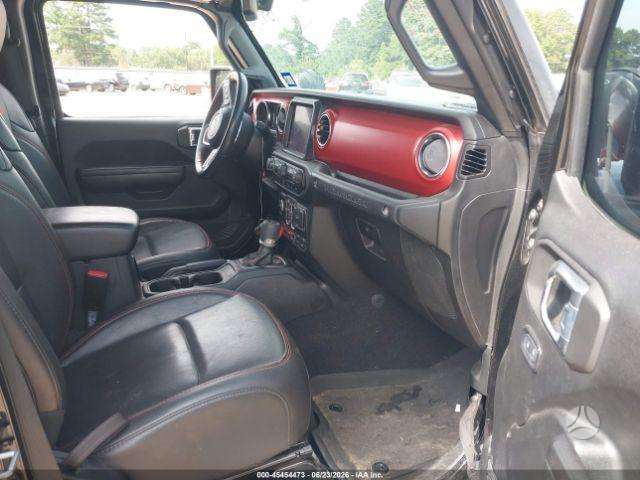 Jeep Wrangler, off-road / crossover