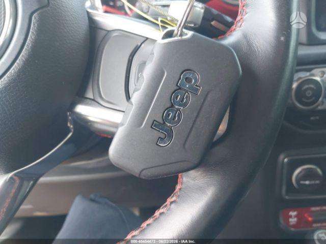 Jeep Wrangler, off-road / crossover