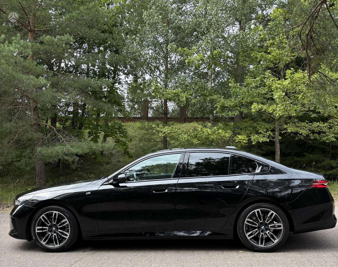 BMW 520, 2.0 l., saloon / sedan