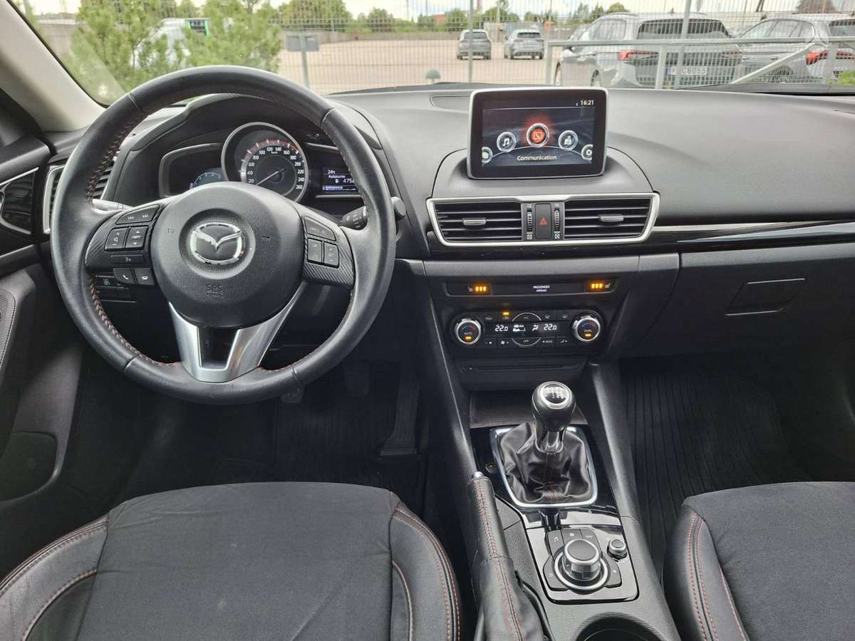 Mazda 3, 1.5 l., hatchback