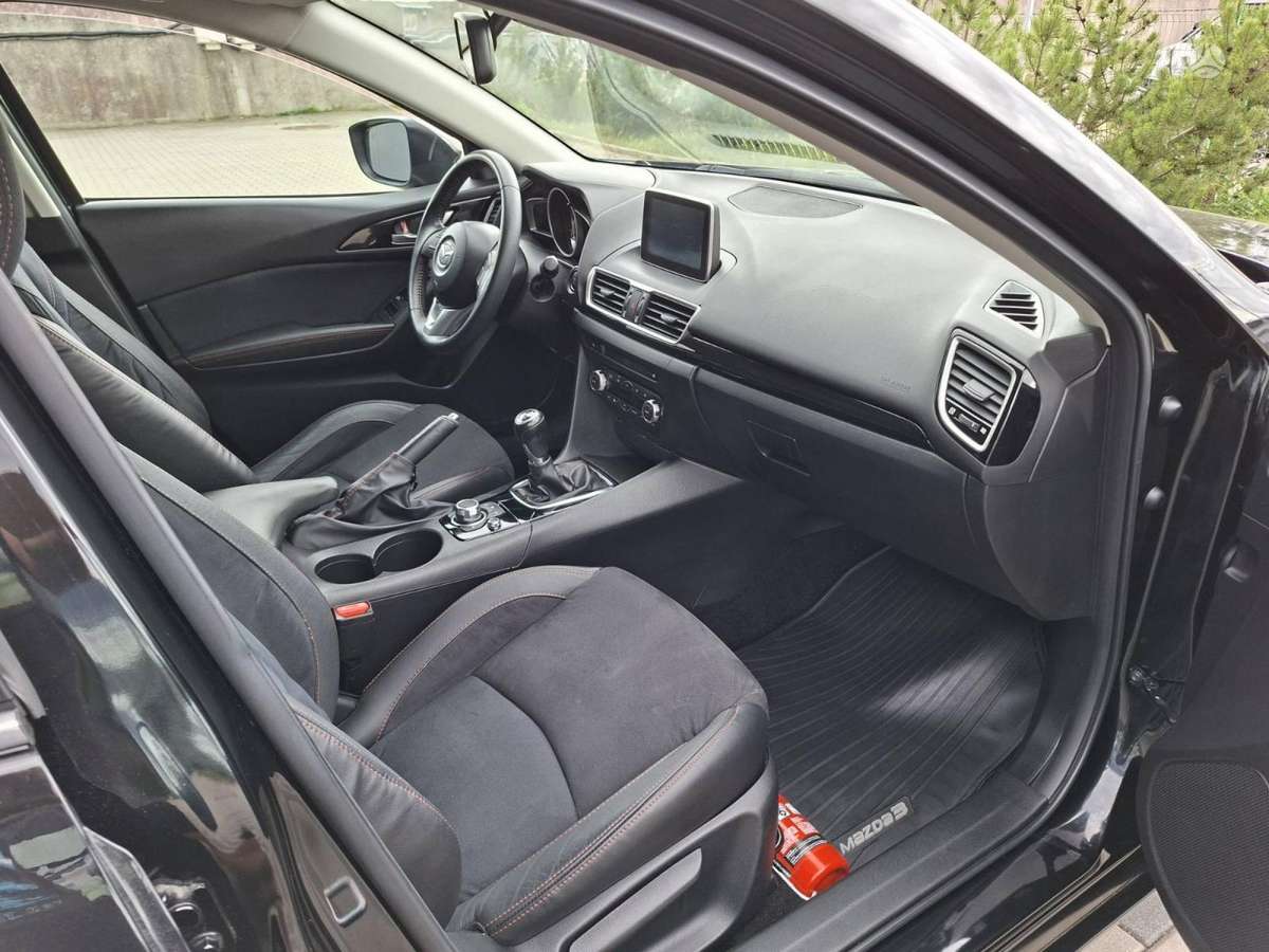 Mazda 3, 1.5 l., hečbekas