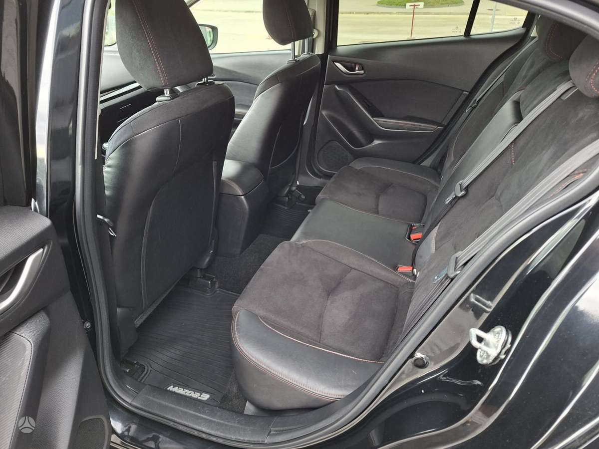 Mazda 3, 1.5 l., hatchback
