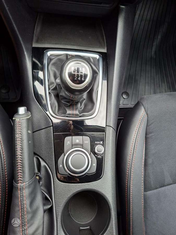 Mazda 3, 1.5 l., hatchback