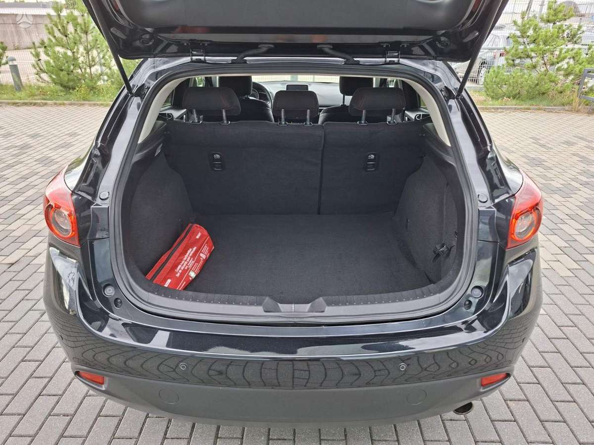 Mazda 3, 1.5 l., hatchback