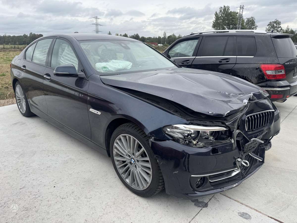BMW 540 apdailos detalės