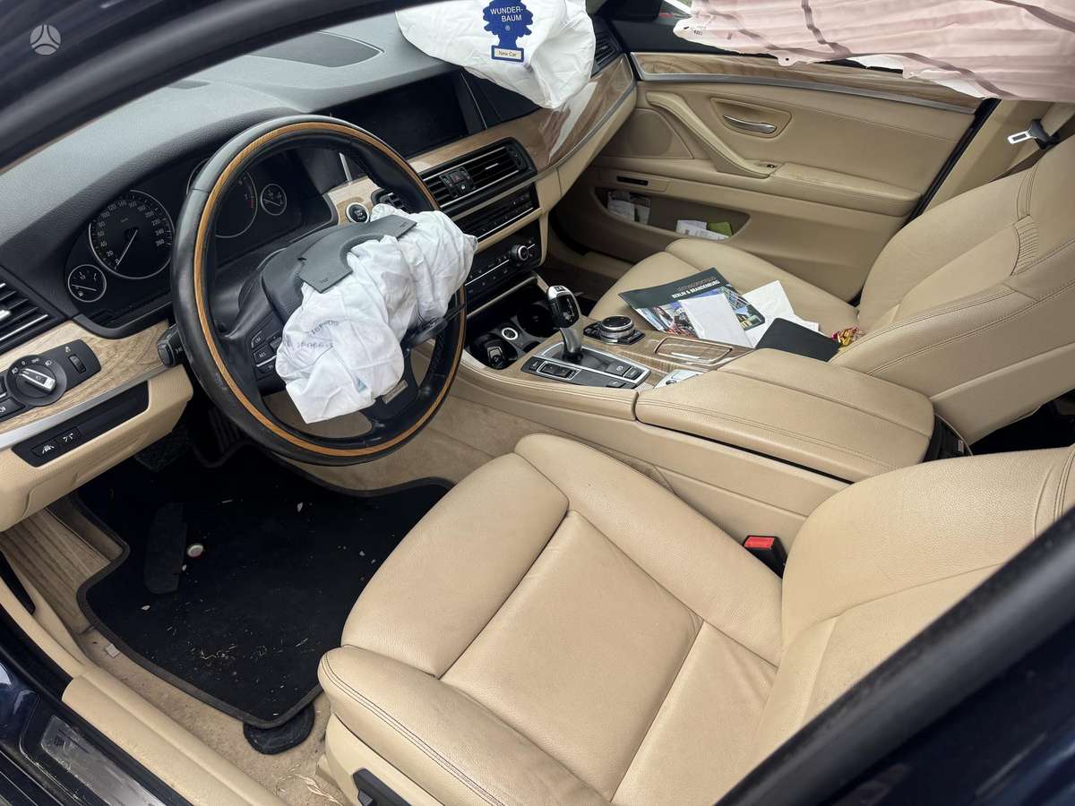 BMW 540 apdailos detalės