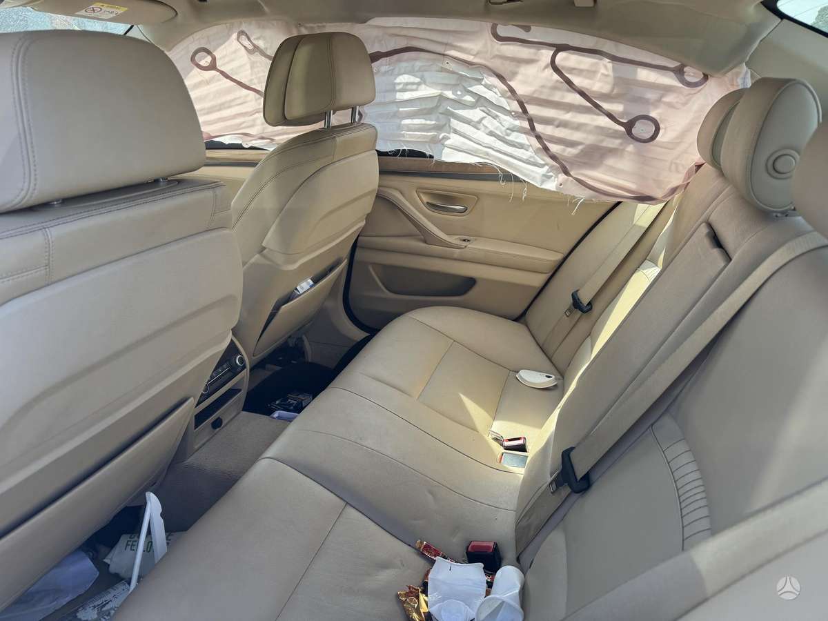 BMW 540 apdailos detalės