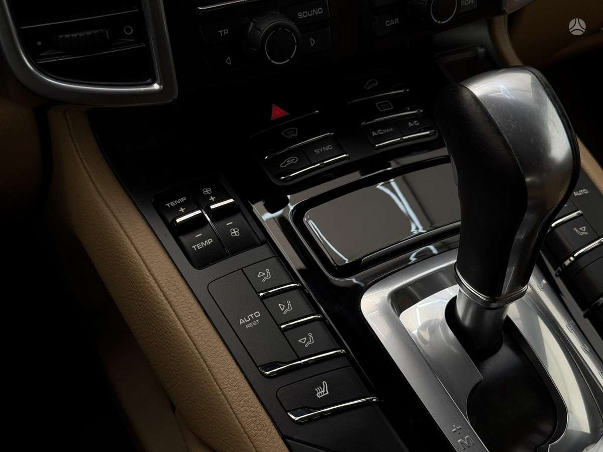 Porsche Cayenne, 3.0 l., off-road / crossover