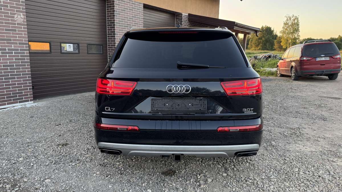 Audi Q7, 3.0 l., off-road / crossover