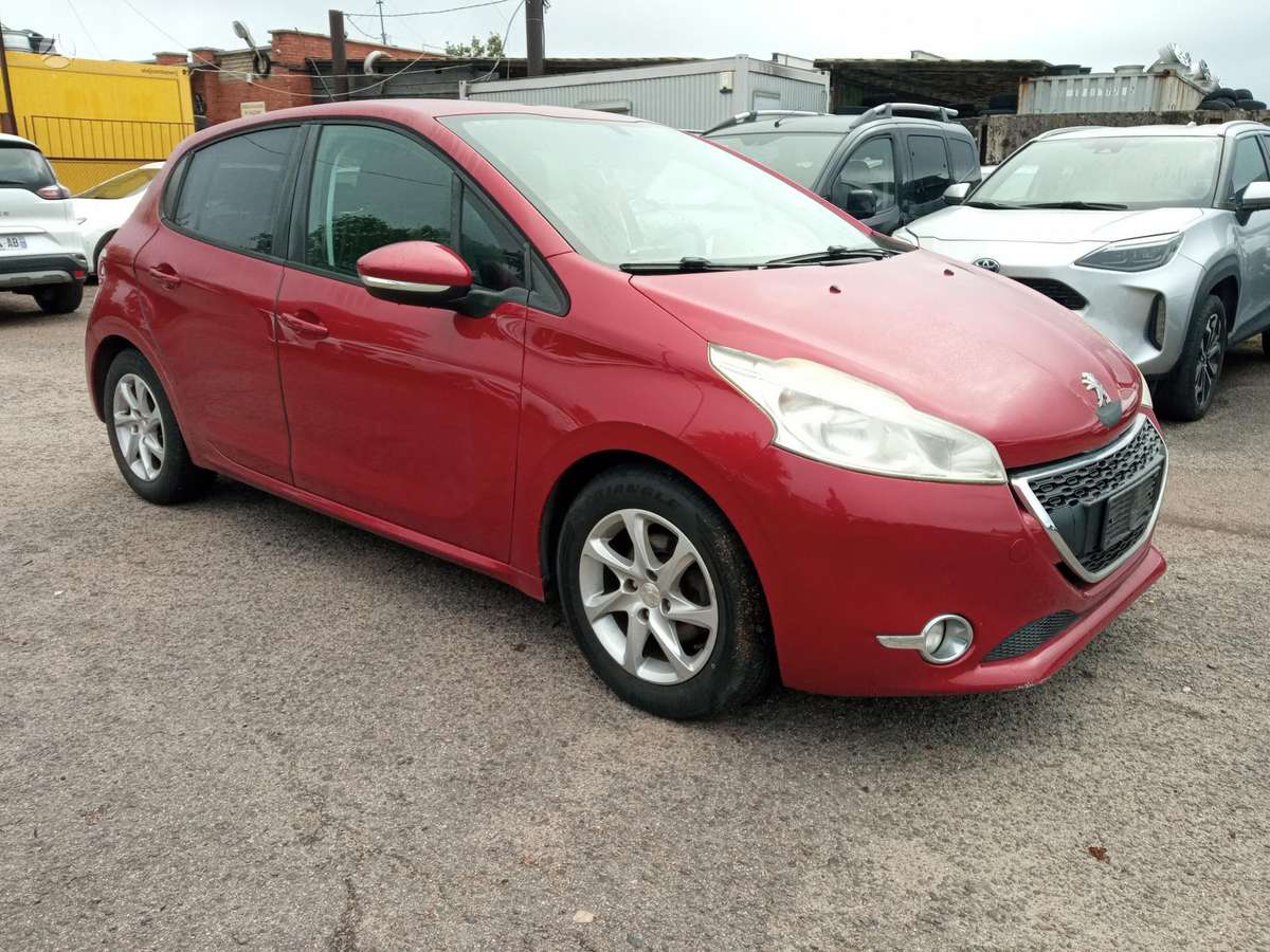 Peugeot 208 - 1