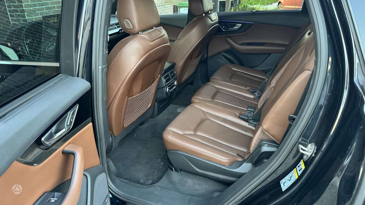 Audi Q7, 3.0 l., off-road / crossover