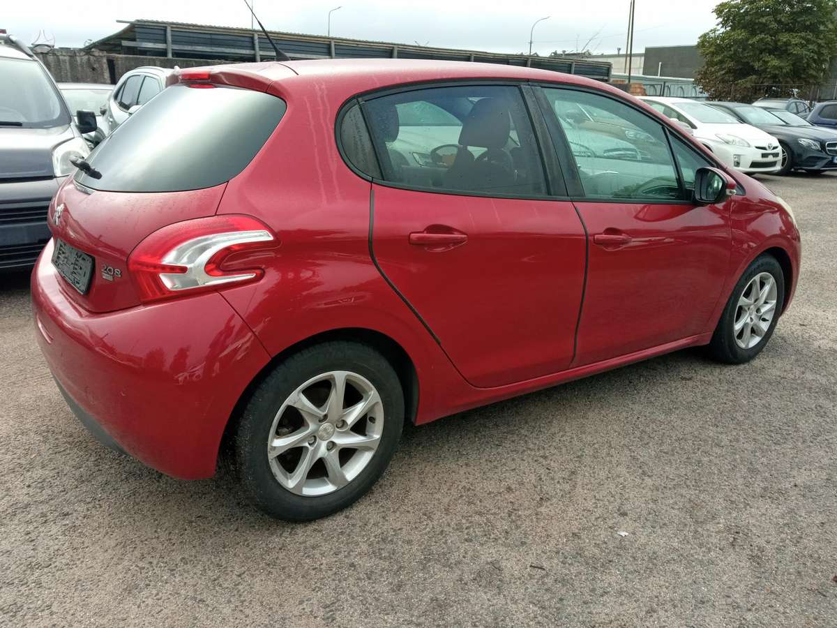Peugeot 208 - 12