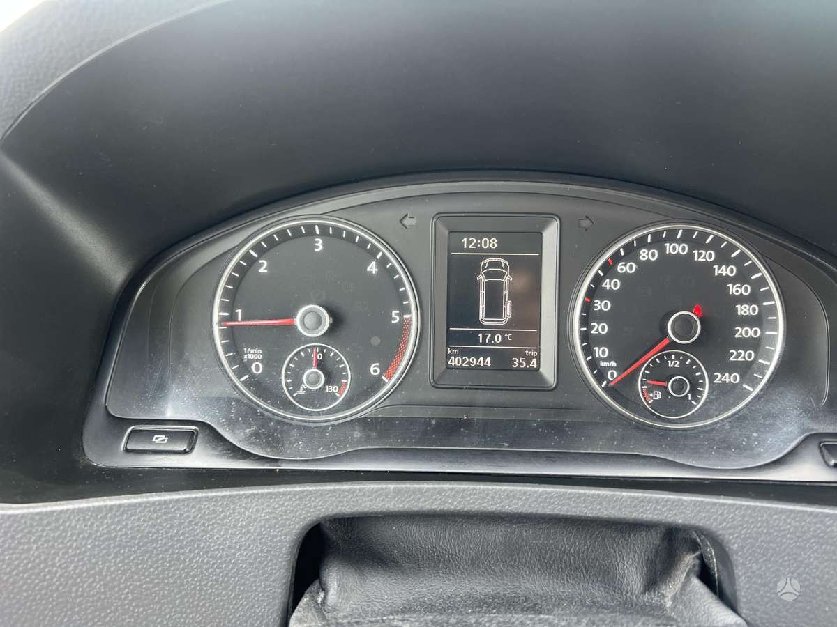Volkswagen Caravelle - 11