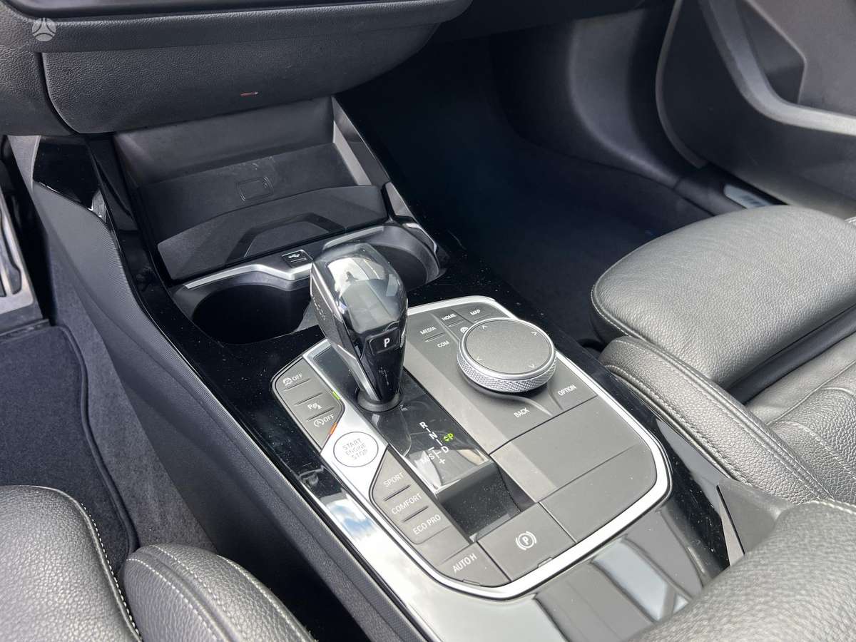 BMW 120, 2.0 l., hatchback