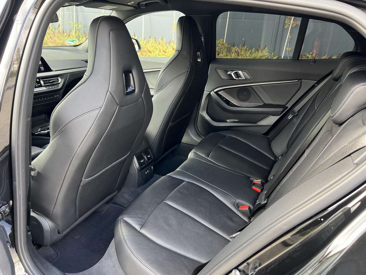 BMW 120, 2.0 l., hatchback