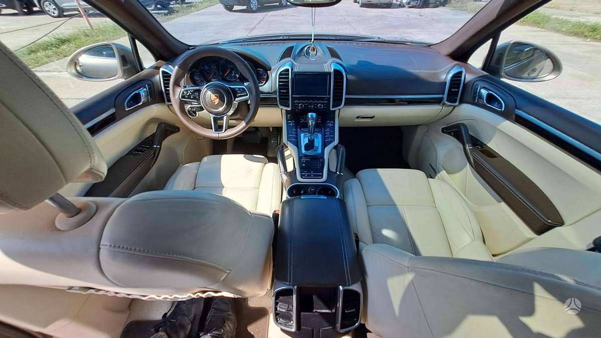Porsche Cayenne - 7