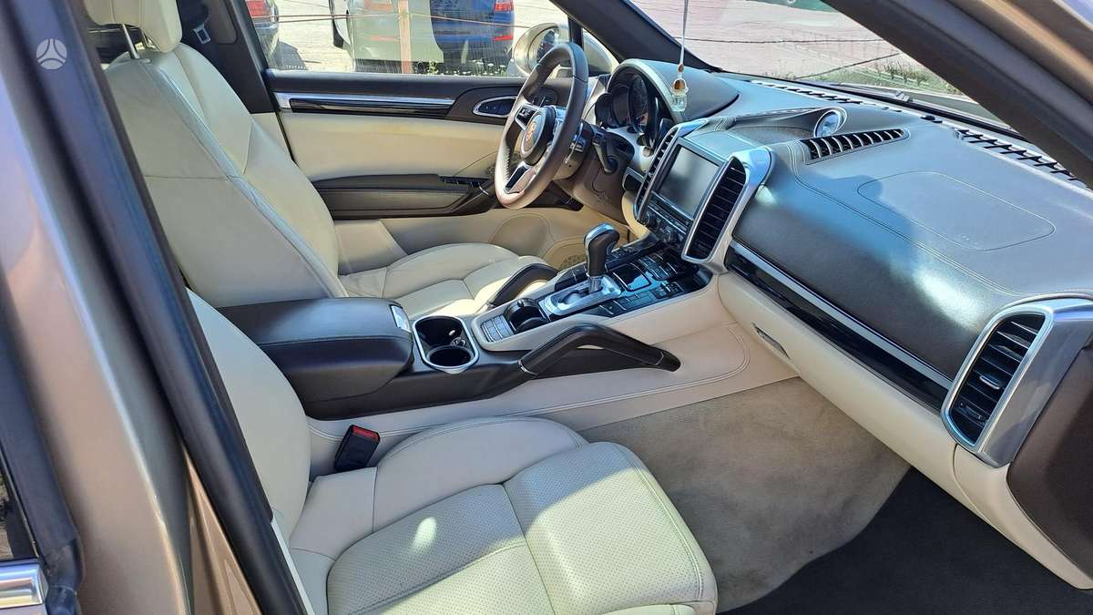 Porsche Cayenne - 8