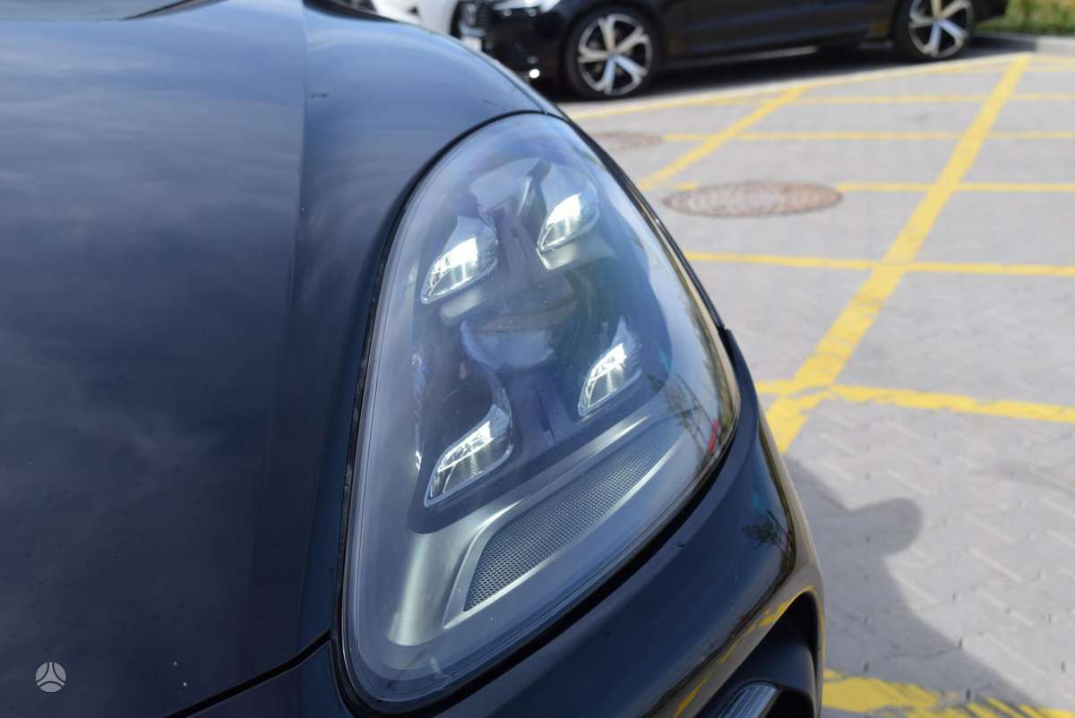 Porsche Cayenne - 9