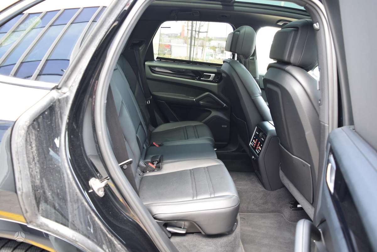 Porsche Cayenne - 11