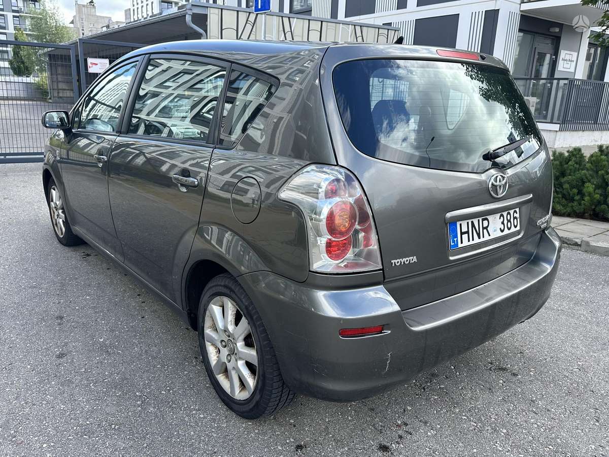 Toyota Corolla Verso - 3