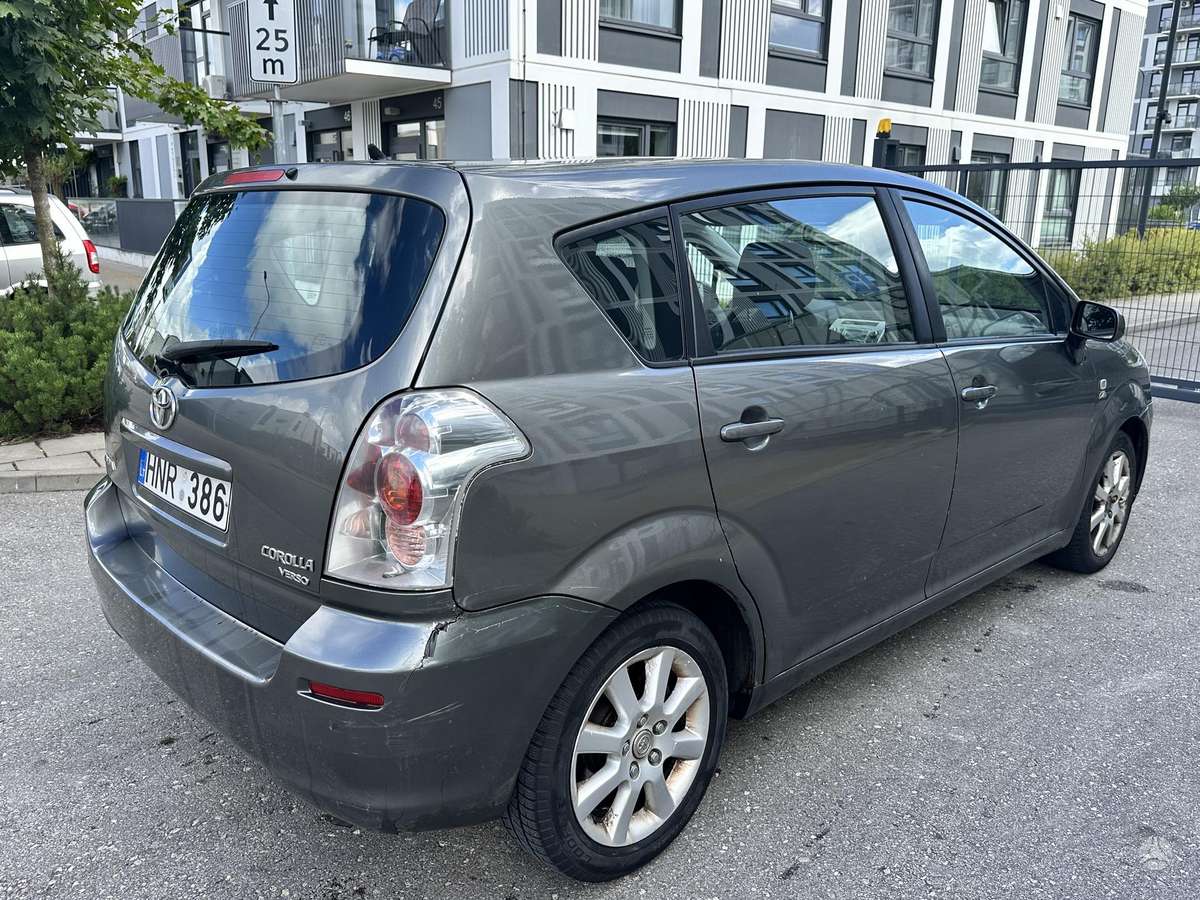 Toyota Corolla Verso - 4
