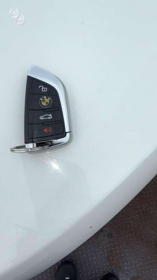 BMW 330, 2.0 l., Седан