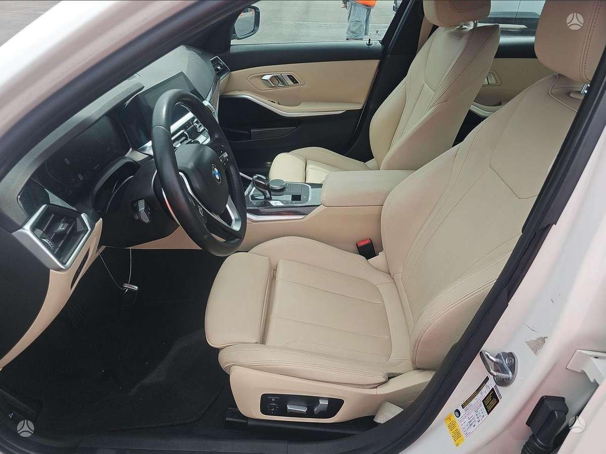 BMW 330, 2.0 l., Седан