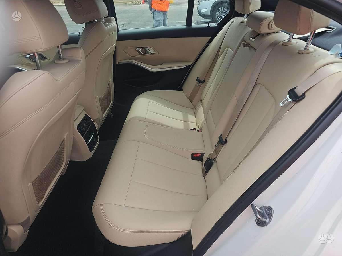 BMW 330, 2.0 l., Седан