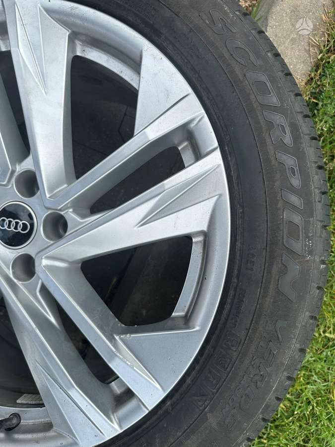 Audi Q7, lengvojo lydinio, R20