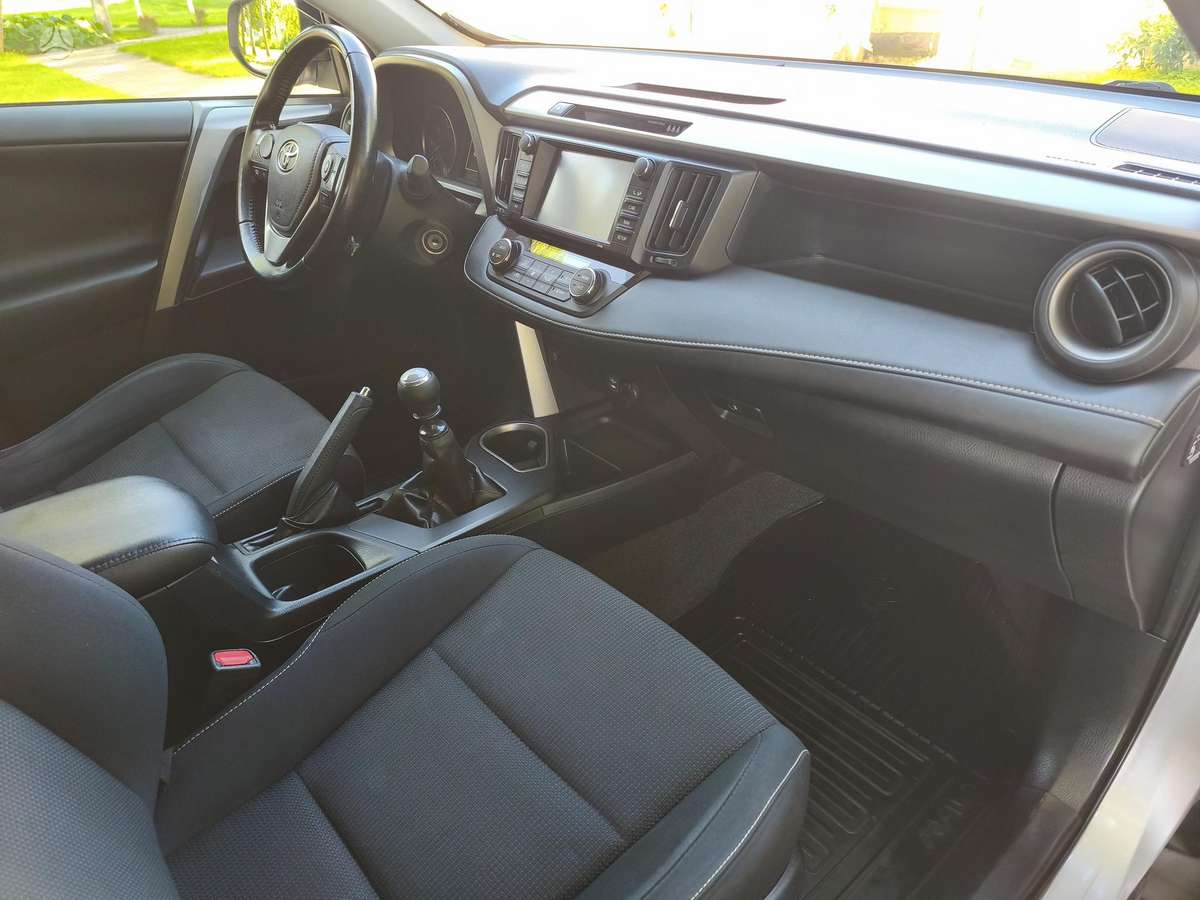 Toyota RAV4 - 6